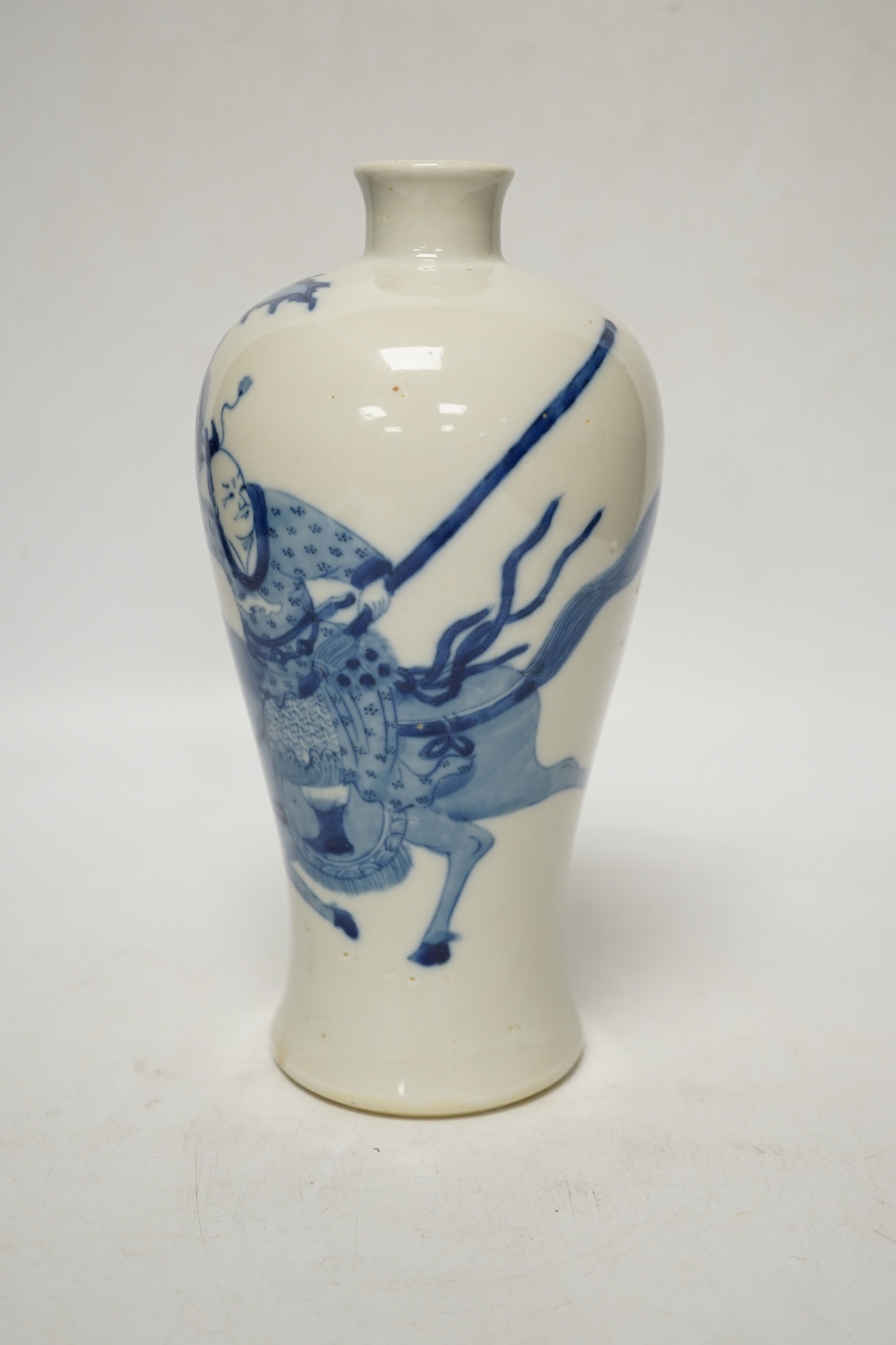 A Chinese blue and white figural baluster vase, 21.5cm
